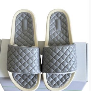 NEW NWT APL LUSSO GENUINE LEATHER SLIDES Color Cement Gray size 6